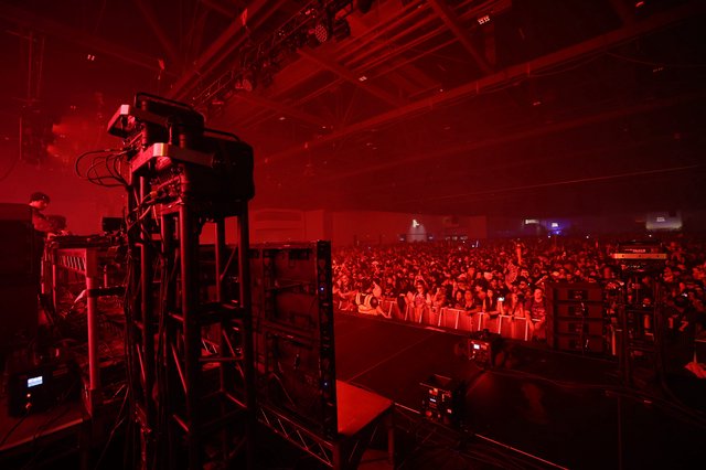 Sea of Fans Bathed in Red at Wobbleland 2026
