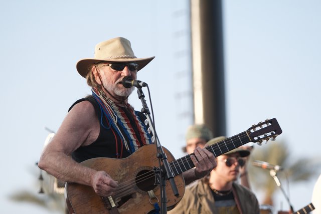 Willie Nelson rocks Coachella with his guitar