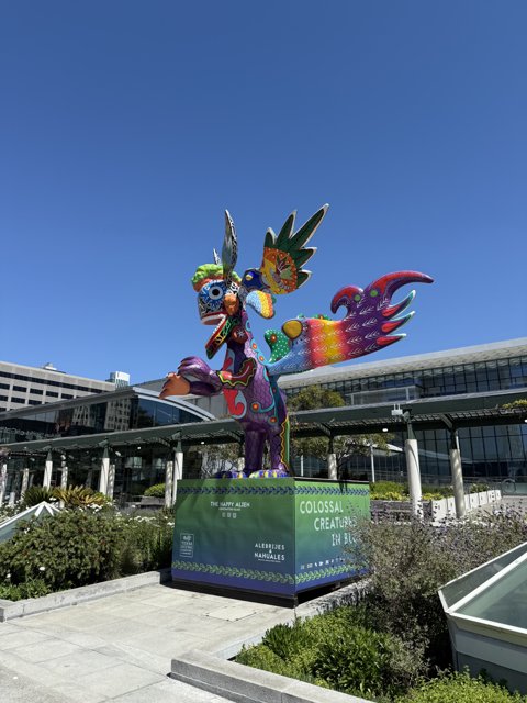 Urban Vibrance: The Happy Alien in San Francisco