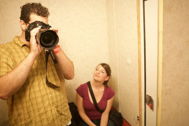 Photographer Captures Portrait in Tight Indoor Space