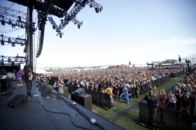 Coachella Sunday Concert Draws Massive Crowd