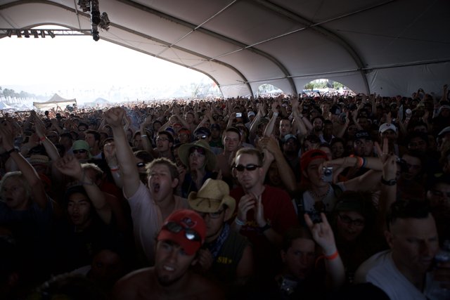 Coachella Music Festival: A Sea of Sunglasses and Cap-wearing Fans