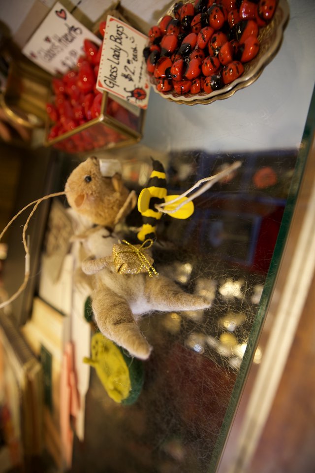 Miniature Mouse Playing Banjo Display at Gift Shop