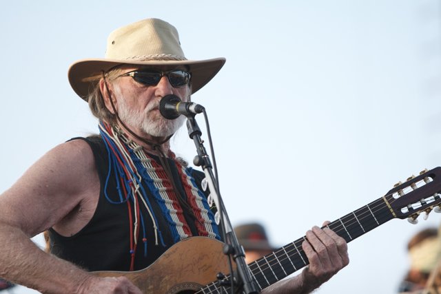 Willie Nelson's Acoustic Stage Presence