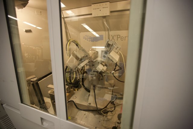 Nanomachine Behind the Glass Door