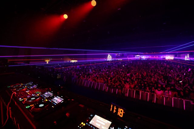 Massive Crowd Electrified by Laser Light Show at Wobbleland