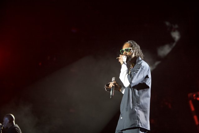 Snoop Dogg Rocks the Stage at the 2012 Grammys