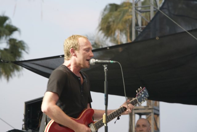 Steve Cradock's Electrifying Performance at Coachella 2009