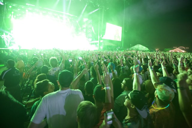 Green Lights and Big Crowds at Coachella 2012