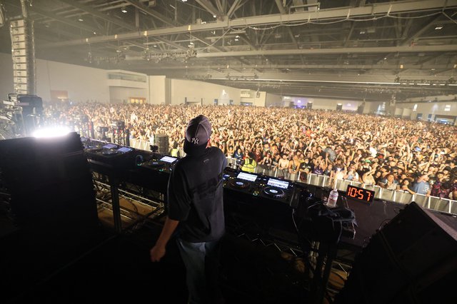 DJ Commands Massive Crowd at Wobbleland 2026