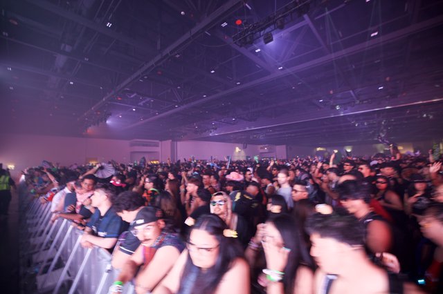 Massive Indoor Crowd Surges at Wobbleland 2026