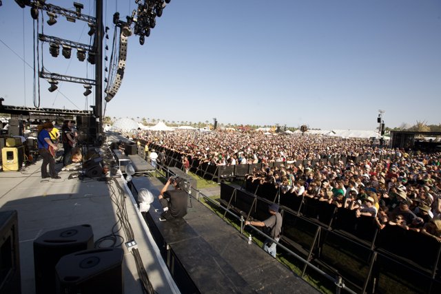 Coachella 2008: A Sea of Enthusiastic Fans