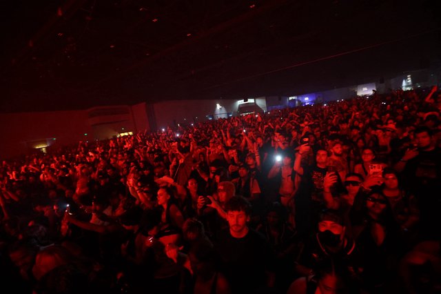 Sea of Fans Bathed in Red at Wobbleland 2026