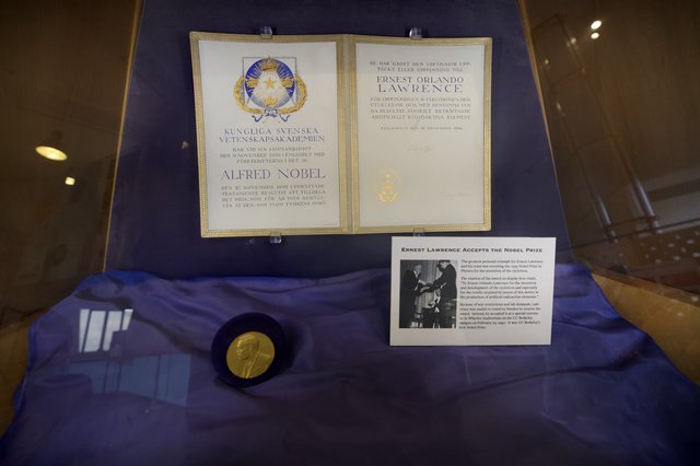 Ernest Orlando Lawrence Nobel Prize Display with Medal and Certificate