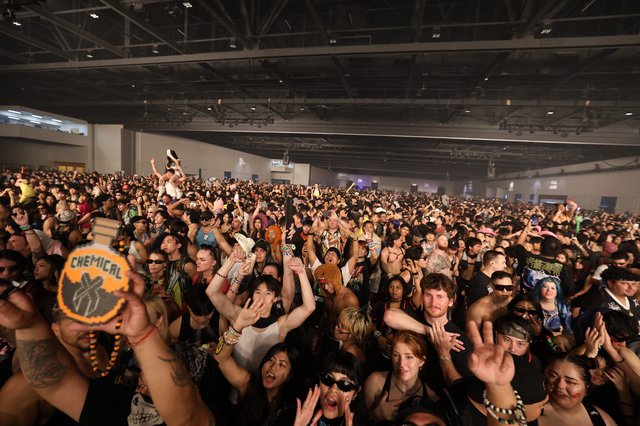 Massive Indoor Crowd Erupts at Wobbleland 2026