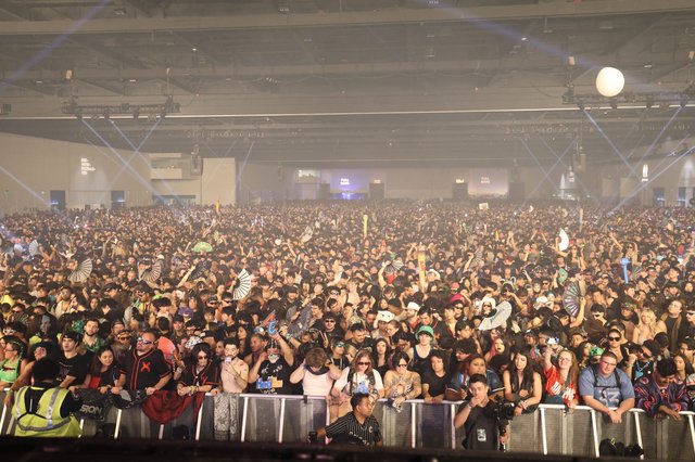 Massive Indoor Crowd Packed at Wobbleland 2026