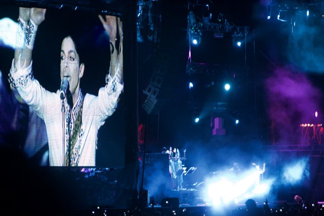Prince Shines in Spotlight at London Concert