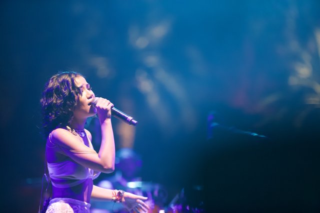 Jhené Aiko Rocks Coachella Stage with Solo Performance