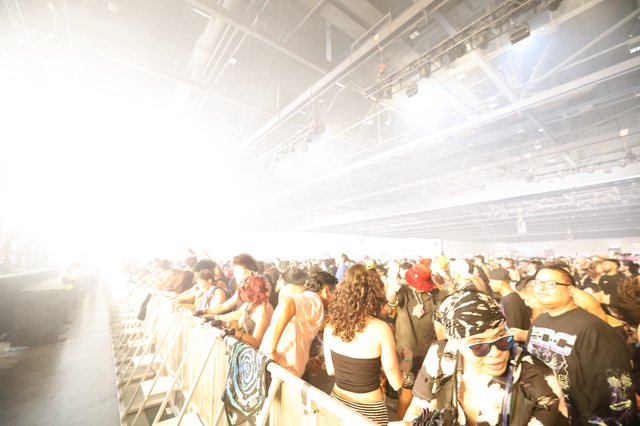 Massive Crowd Surges Forward at Wobbleland 2026
