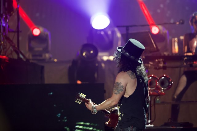 Slash Shreds at Rock and Roll Hall of Fame Concert
