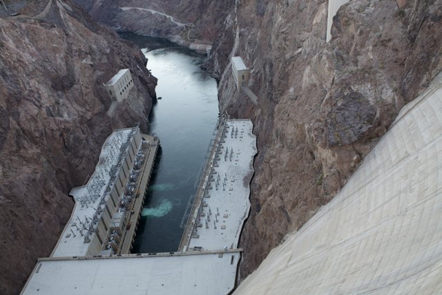 Hoover Dam: An Awe-Inspiring View from the Top
