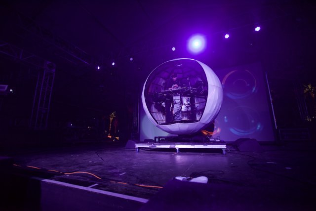 DJ Shadow Lights Up the Stage in a Sphere