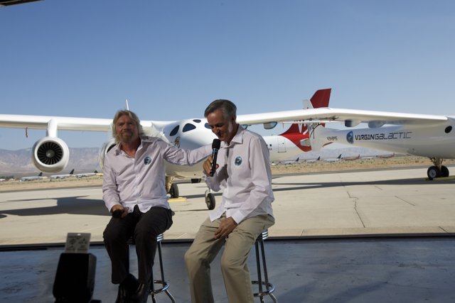 Burt Rutan and Richard Branson in front of White Knight Two