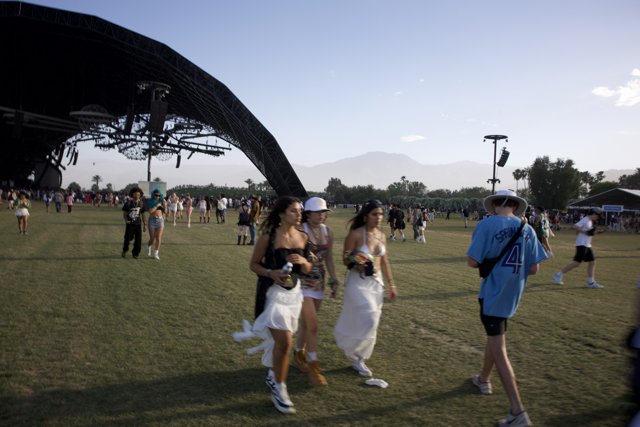 Festival Vibes: Fashion and Friendship at Coachella 2024