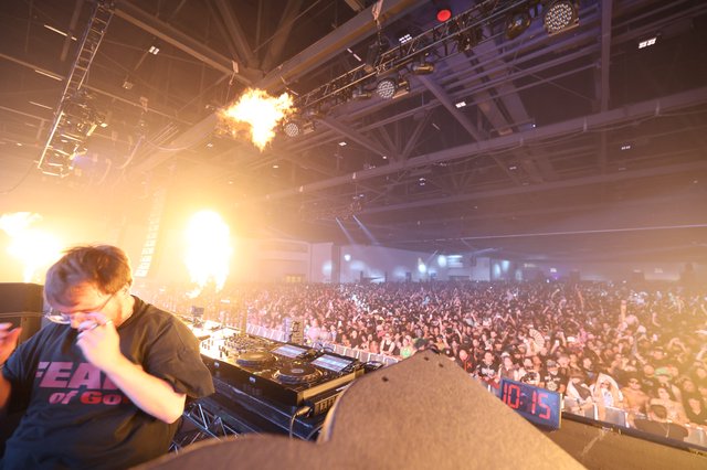 DJ Ignites Crowd at Wobbleland 2026 Festival