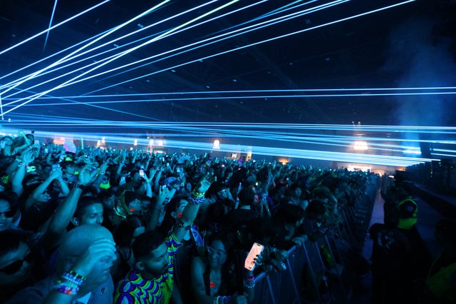 Electric Blue Laser Light Show at Wobbleland 2026