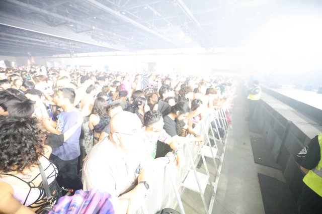 Massive Indoor Crowd Surges at Wobbleland 2026