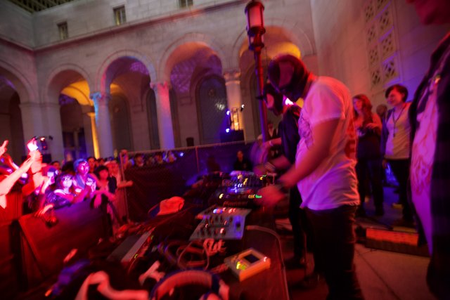 Urban DJ ignites Night Club Atmosphere