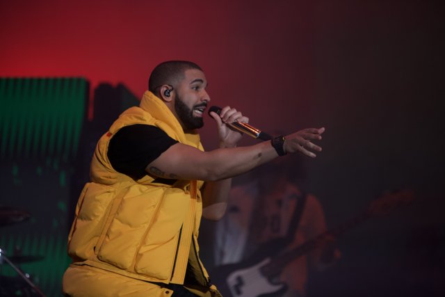Drake Performs Solo at O2 Arena in London