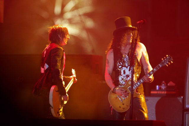 Slash and Jimmy Page Rock the Stage