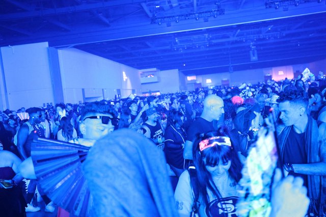 Electric Blue Crowd Surges at Wobbleland 2026