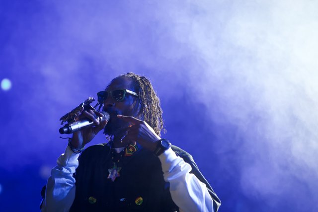 Snoop Dogg Lights up the Crowd at Coachella 2016