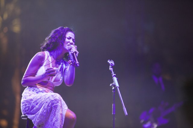 Jhené Aiko rocks the mic at Coachella 2014