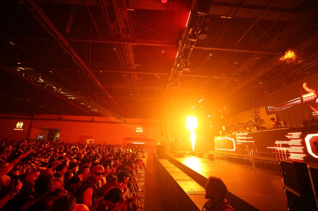 Pyrotechnic Blast Ignites Wobbleland 2026 Dance Floor