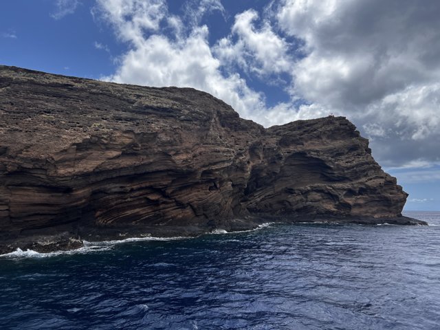 Serene Cliff View in Hawaiʻi