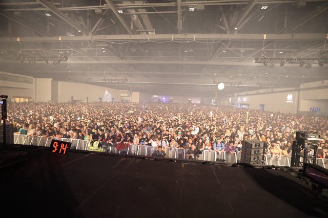 Massive Indoor Crowd Packs Wobbleland 2026 Festival