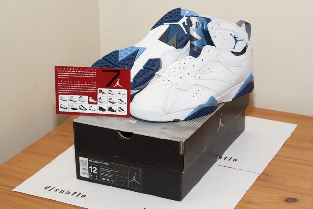 Air Jordan 7 Retro Blue/White Sneakers in Carton