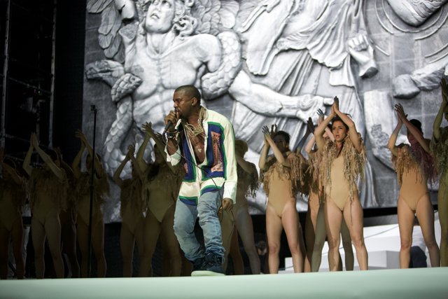 Kanye West Rocks the Stage at 2012 MTV Music Awards