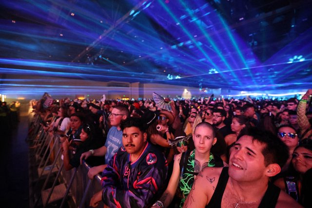 Electric Crowd Surges at Wobbleland 2026 Festival