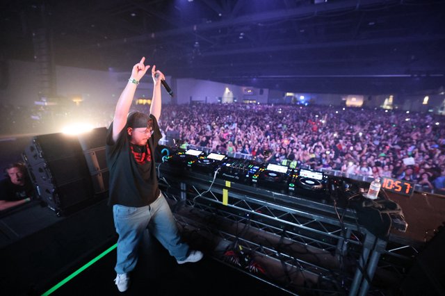 DJ Ignites Massive Crowd at Wobbleland 2026