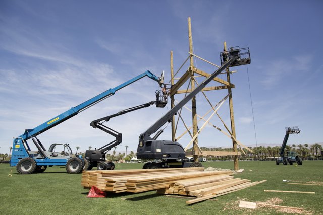Wood Lifting Construction Crane