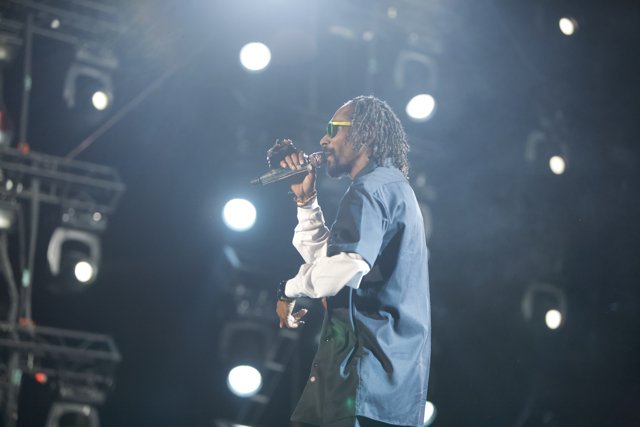 Snoop Dogg electrifies the crowd at Coachella