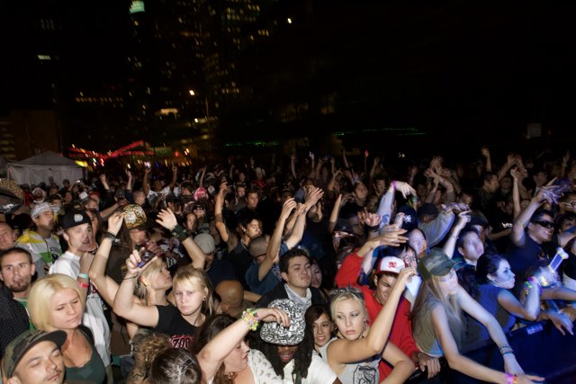 Nightlife Crowd Enjoys Concert
