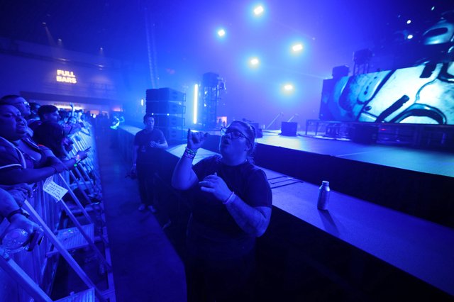 Fan Sings Along at Wobbleland 2026 Concert