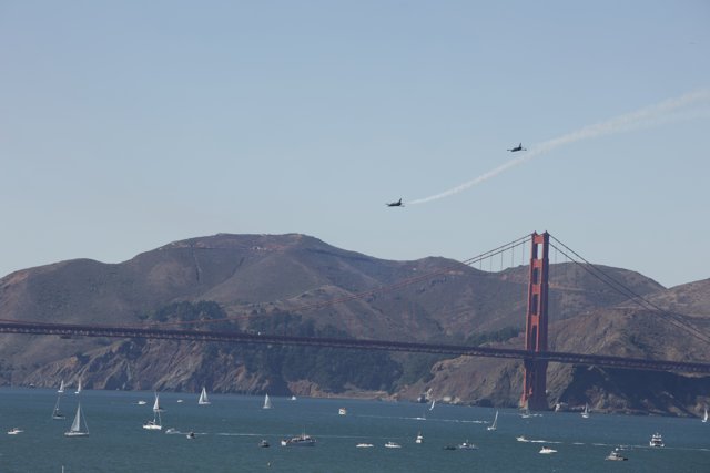 Air Show Spectacle at the Iconic Golden Gate