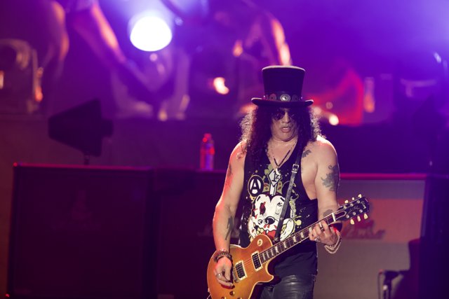 Slash Shreds at Guns N Roses Concert in Atlanta